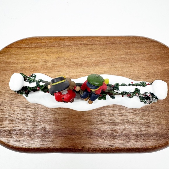 Vtg Retired Dept 56 Holly Split Rail Fence with Children Village Accessories - Picture 9 of 16